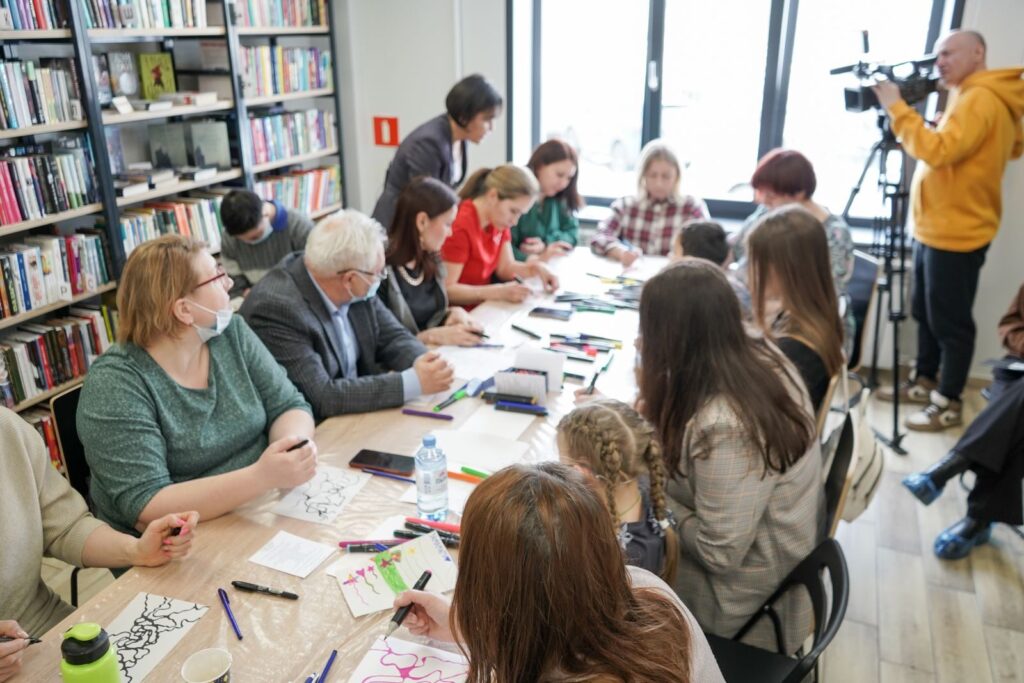 Warsztaty w bibliotece jako sposób na linki od lokalnych instytucji